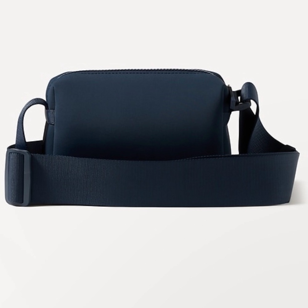 Athleta Diem Midnight Blue Crossbody Bag - Picture 4 of 5